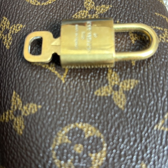 322 LV lock with key